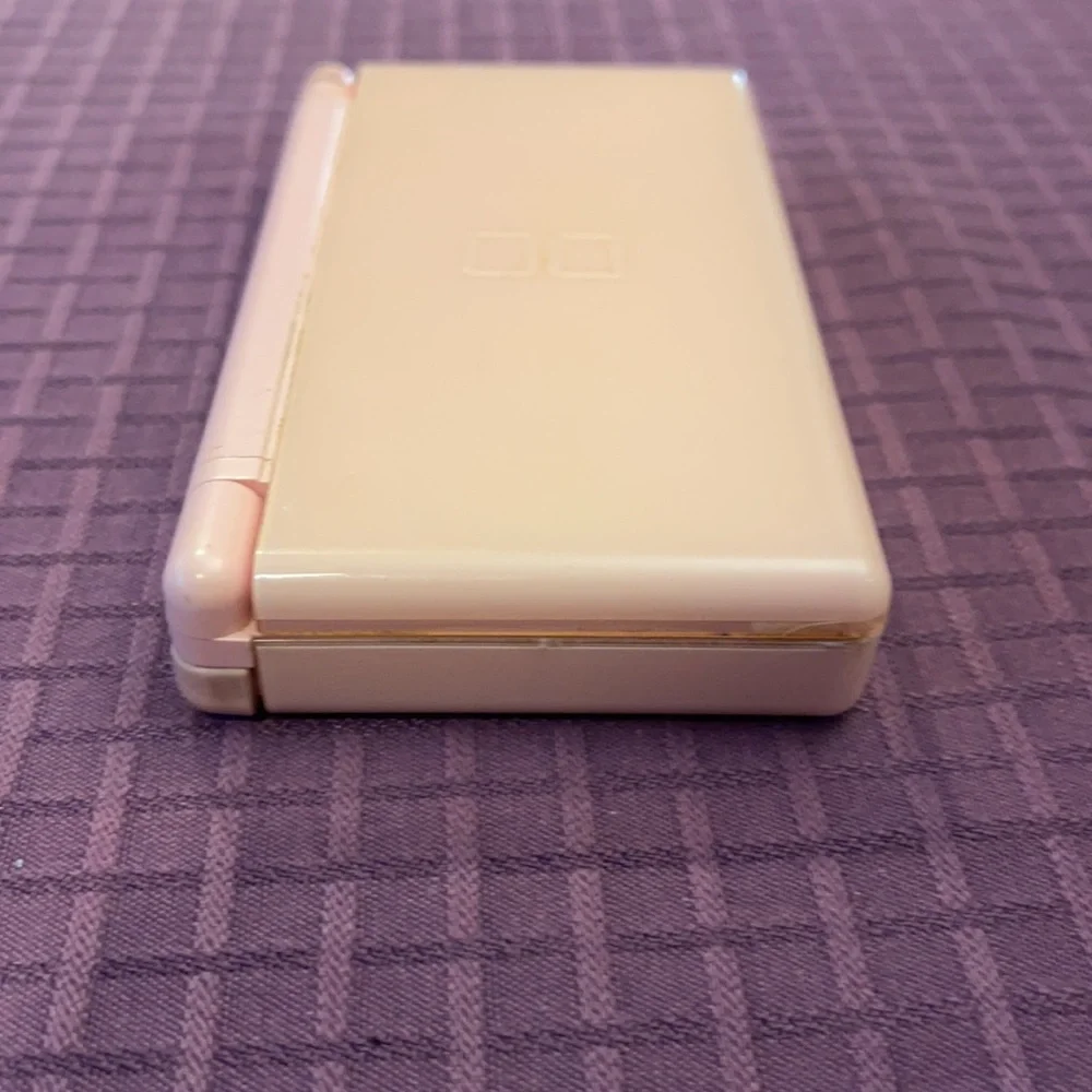 Nintendo DS lite bundle pink console pen wall charger car charger carrying case